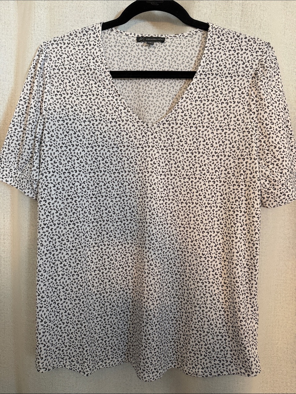 Adrianna Papell Cream V-Neck Short Sleeve Leaf Print Top